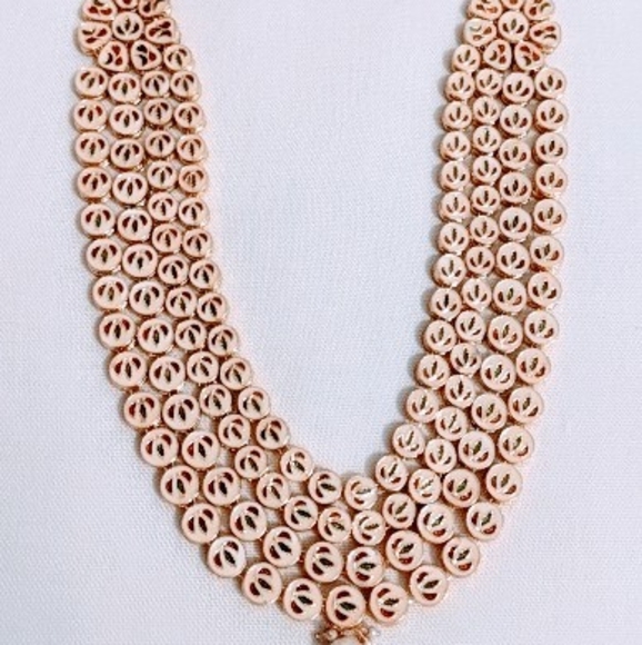 Gold Kundan Jewelry Set - Picture 2 of 5